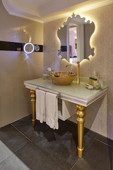 Doubletree By Hilton Hotel Izmir - Alsancak