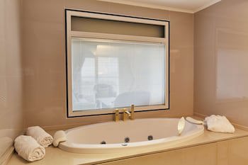 Doubletree By Hilton Hotel Izmir - Alsancak