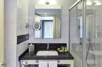 Doubletree By Hilton Hotel Izmir - Alsancak