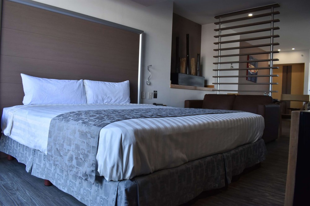 Ramada by Wyndham Mexico City Santa Fe