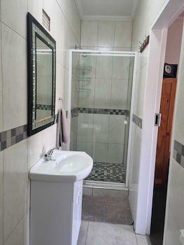 Emerald Guesthouse