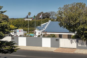 Sixteen Guest House On Main