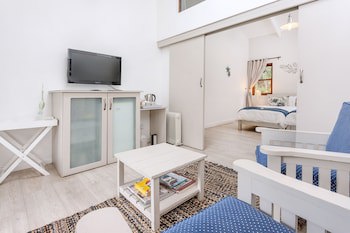 Sixteen Guest House On Main