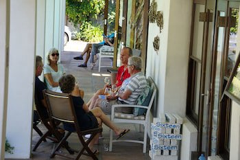 Sixteen Guest House On Main
