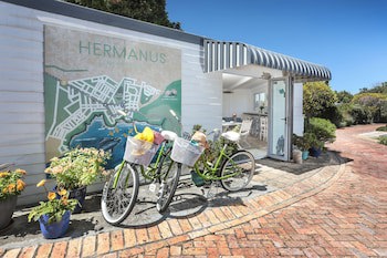 Sixteen Guest House On Main