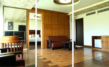 Hotel Tigers Roare'