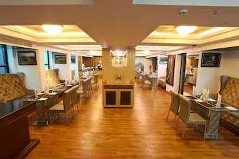 Hotel Tigers Roare'