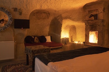 Cave Art Hotel