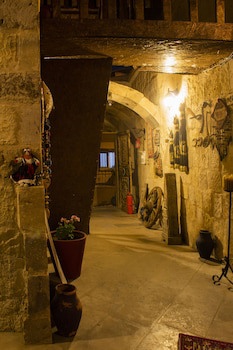 Cave Art Hotel