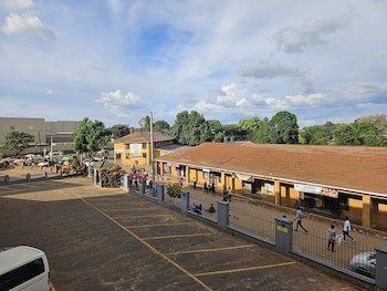 Bridgeview Hotel & Conference Centre