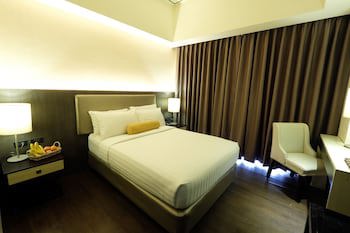 Home Crest Hotel