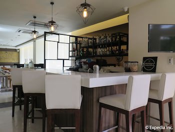 Home Crest Hotel