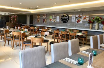 Home Crest Hotel