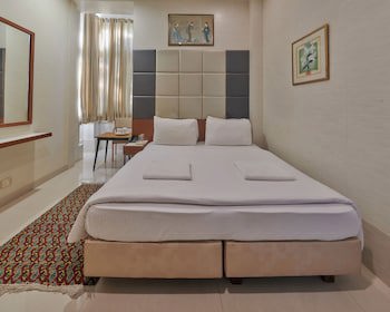 Elphinstone Hotel