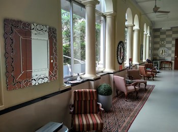 Elphinstone Hotel