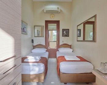Elphinstone Hotel