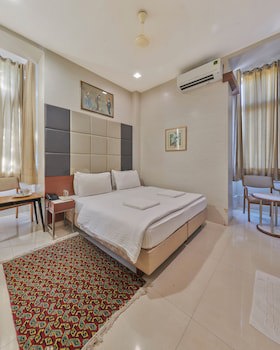 Elphinstone Hotel