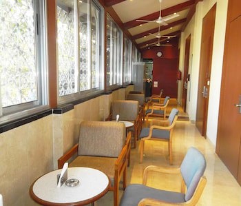 Elphinstone Hotel