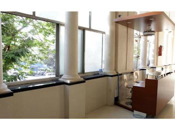 Elphinstone Hotel