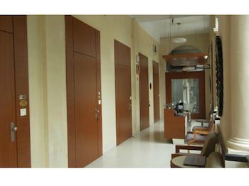 Elphinstone Hotel