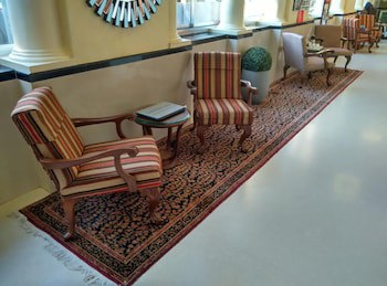 Elphinstone Hotel