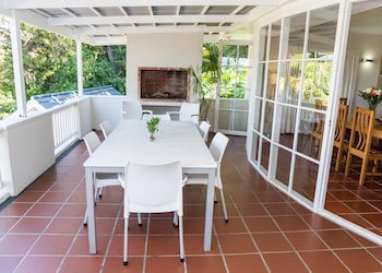 South Villa Guesthouse & Garden