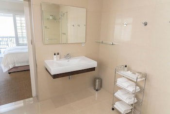 South Villa Guesthouse & Garden