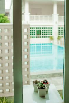 De Hug Hotel & Residence