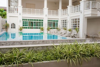 De Hug Hotel & Residence