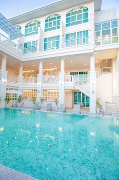 De Hug Hotel & Residence