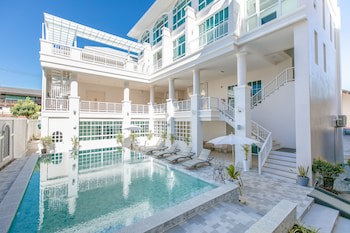De Hug Hotel & Residence