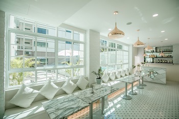 De Hug Hotel & Residence