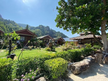 Phi Phi Nice Beach Resort
