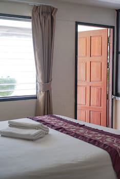 Phi Phi Nice Beach Resort