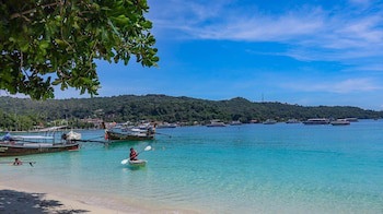 Phi Phi Nice Beach Resort