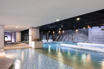 Lakeshore Hotel