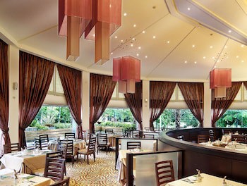 Lakeshore Hotel