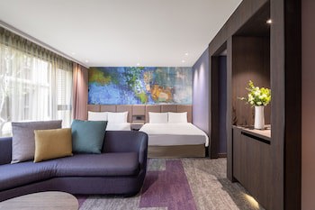 Lakeshore Hotel