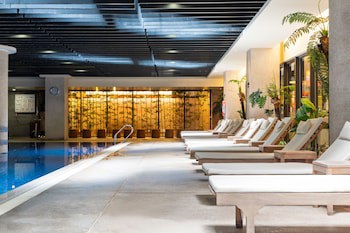 Lakeshore Hotel