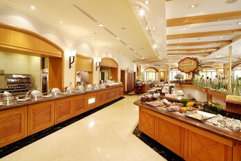Lakeshore Hotel