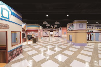 Lakeshore Hotel
