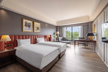 Lakeshore Hotel