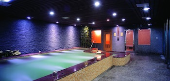 Lakeshore Hotel