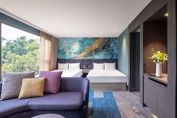 Lakeshore Hotel