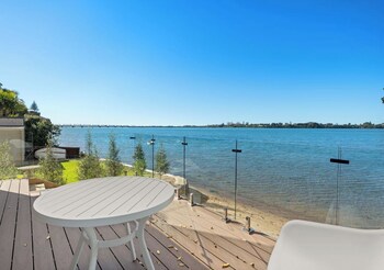 Asure Harbour View Motel And Water Front Apartments