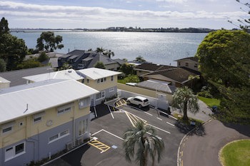 Asure Harbour View Motel And Water Front Apartments