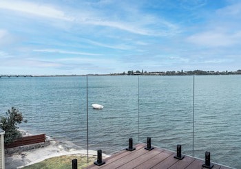 Asure Harbour View Motel And Water Front Apartments
