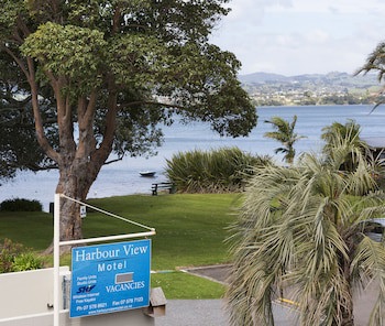 Asure Harbour View Motel And Water Front Apartments