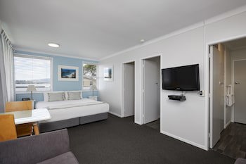 Asure Harbour View Motel And Water Front Apartments