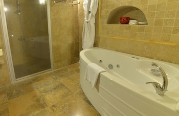 Grand Cave Suites